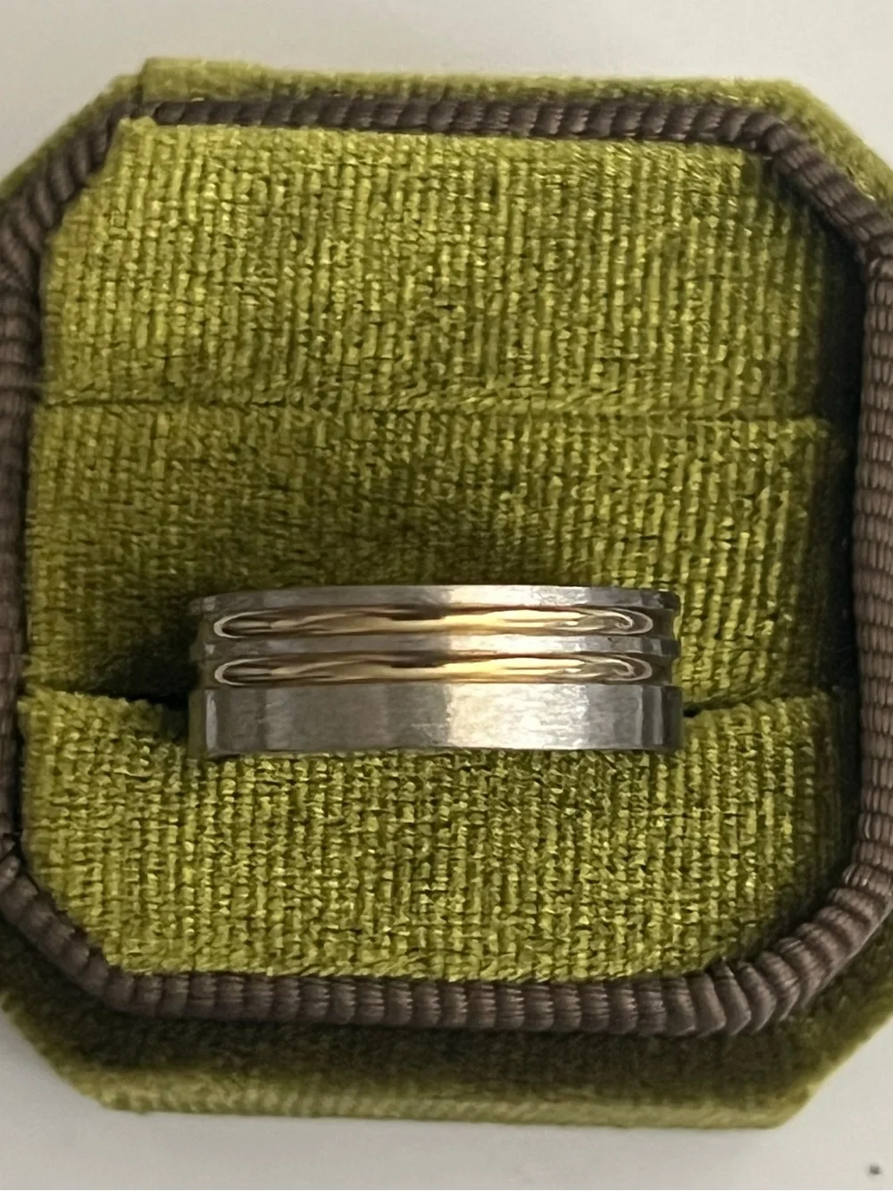 Classic/Sleek Design Titanium Steel Silver Gold Detailing 8mm Band Size 10